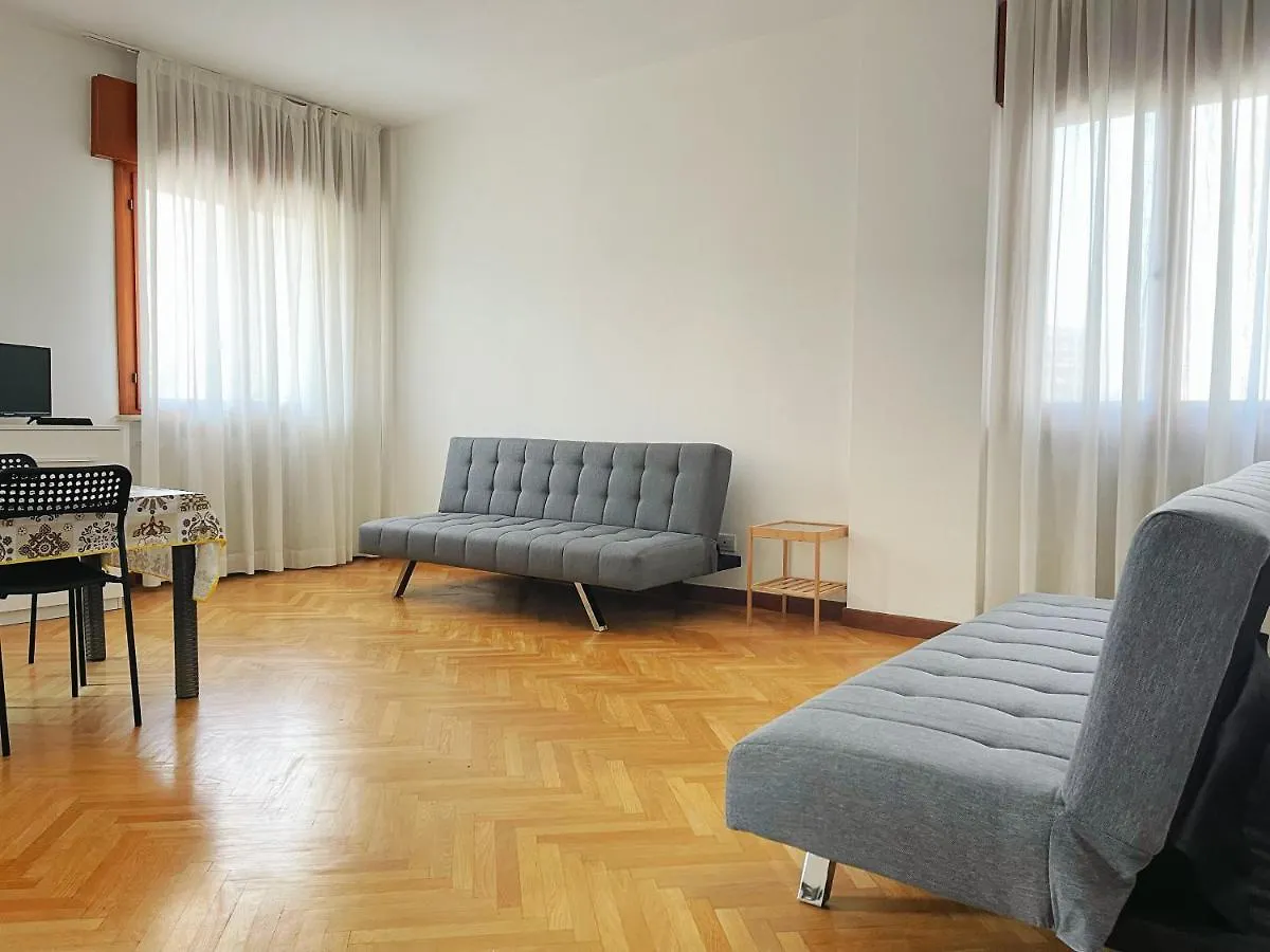 Venice Station Apartment location
